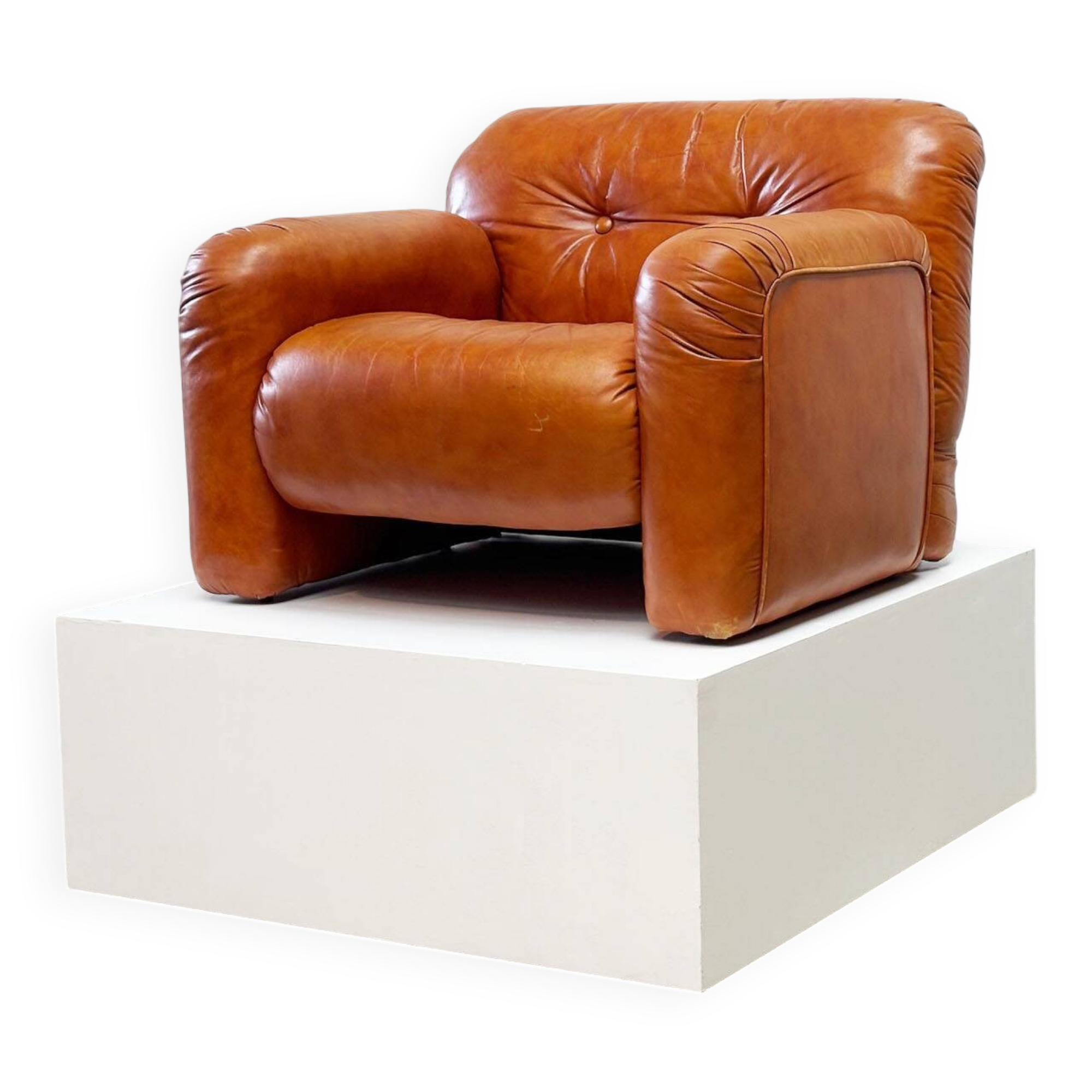 Comfortable Italian lounge chair