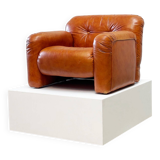 Comfortable Italian lounge chair