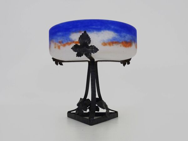 Centre de table Art Nouveau Degué en pâte de verre et fer forgé. Années 20