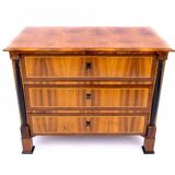 Commode ancienne, Europe du Nord, vers 1850. Après rénovation.