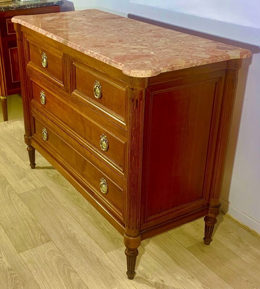 Commode de style Louis XVI, 4 tiroirs, marbre rose