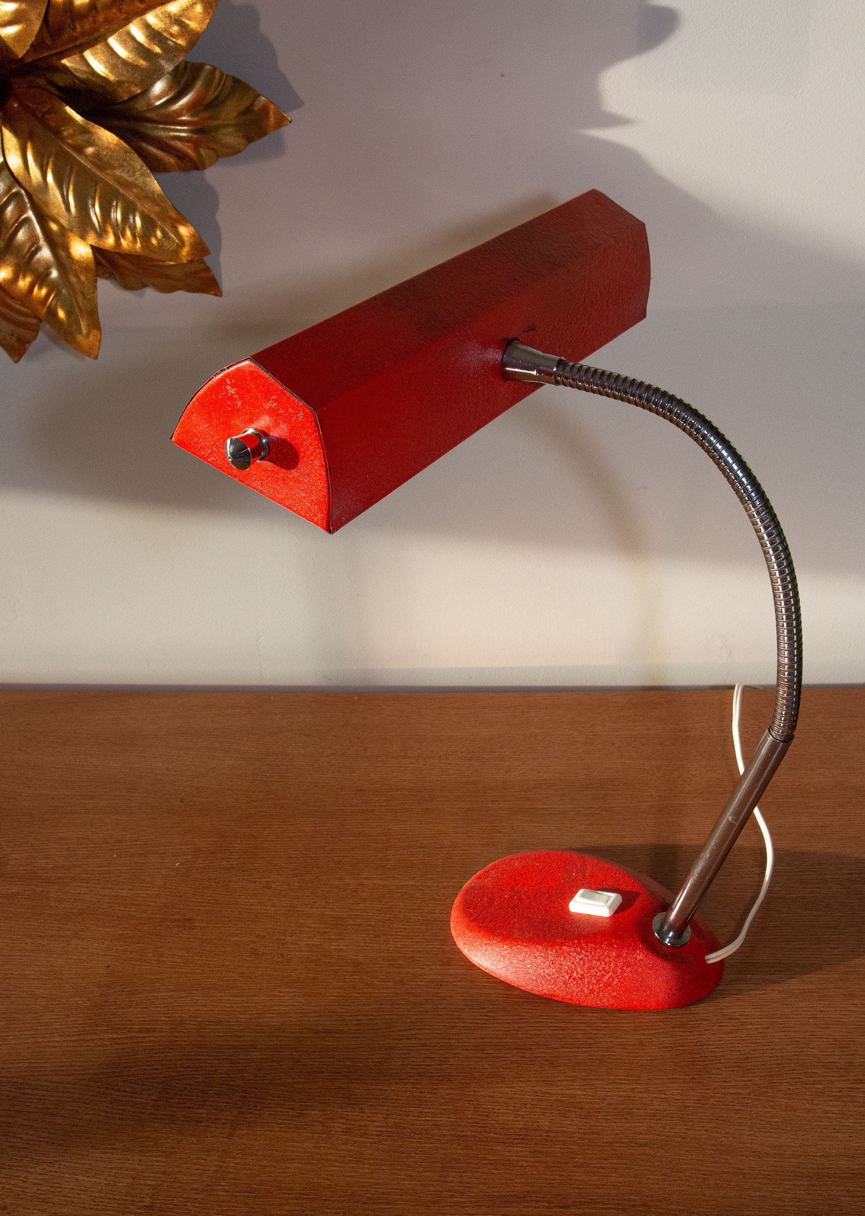Desk lamp year 50 red granite painting