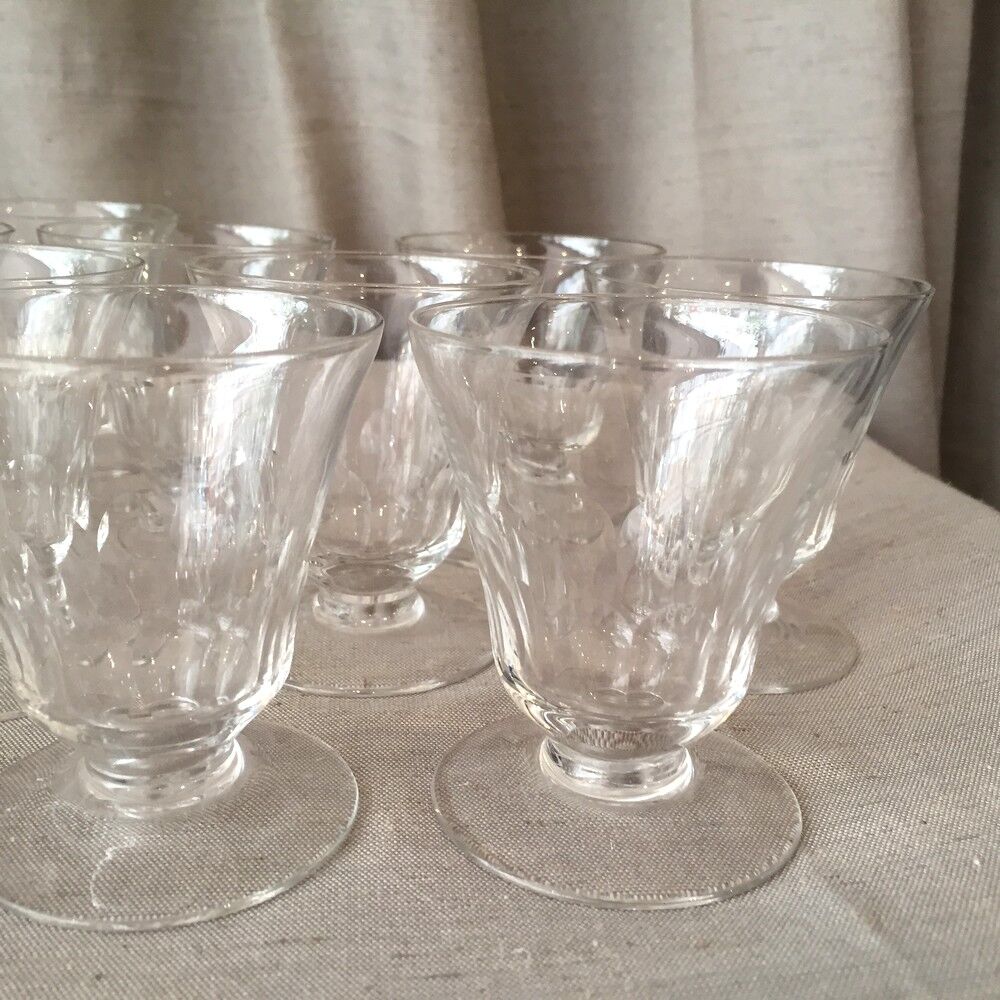 Suite of 11 glasses of cooked wine or port in sober and elegant glass