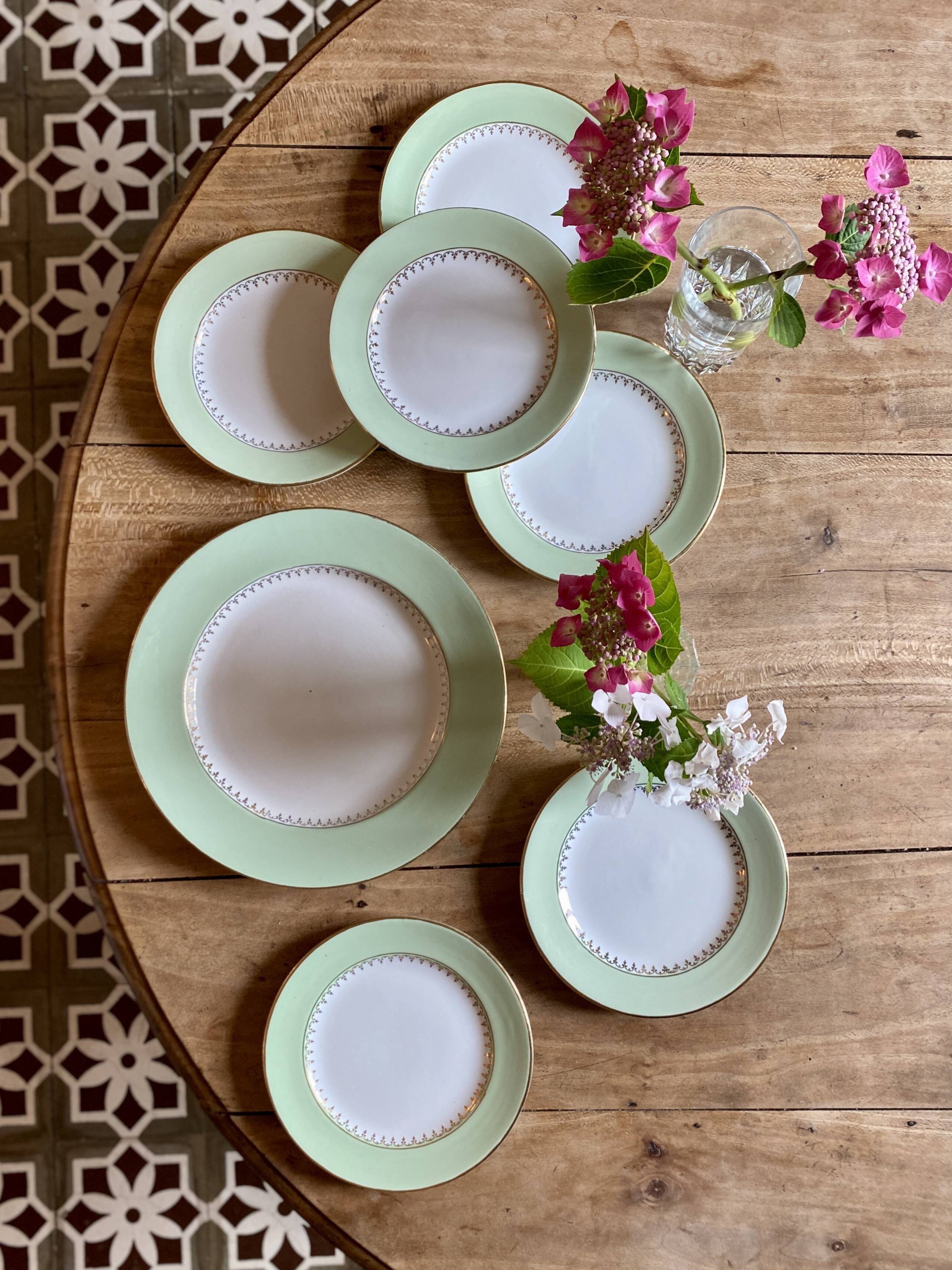 Vintage dessert service, one main course and 6 plates L'AMandinoise
