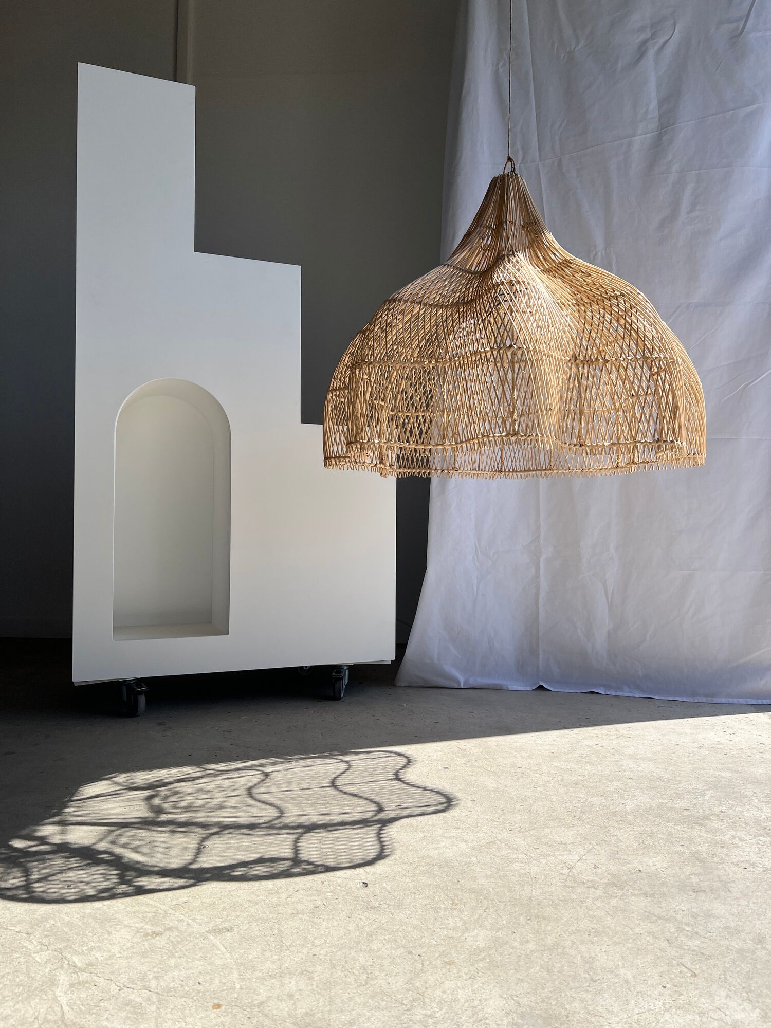 Rattan pendant lamp in the shape of a flower