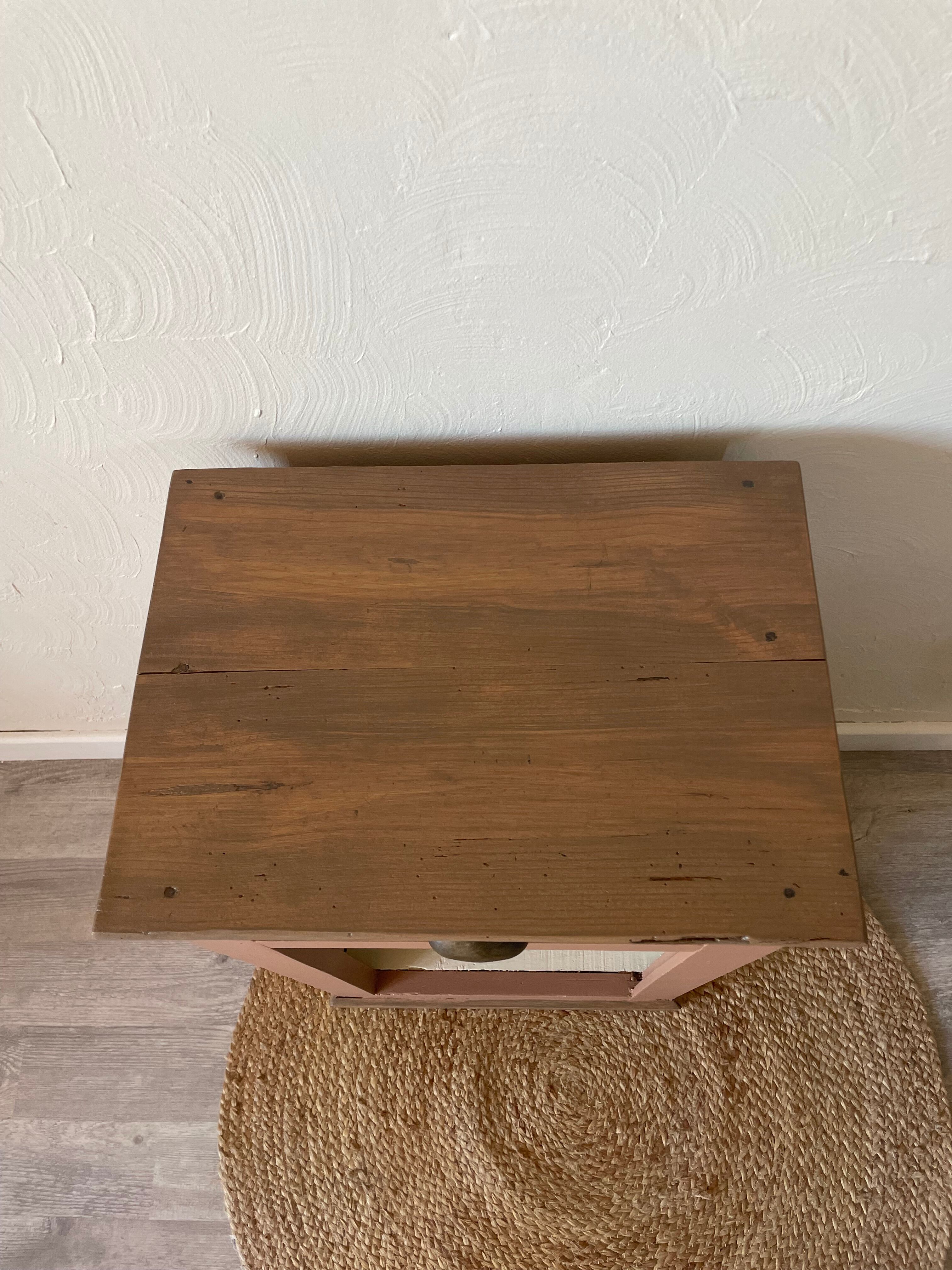 Oscar bedside table
