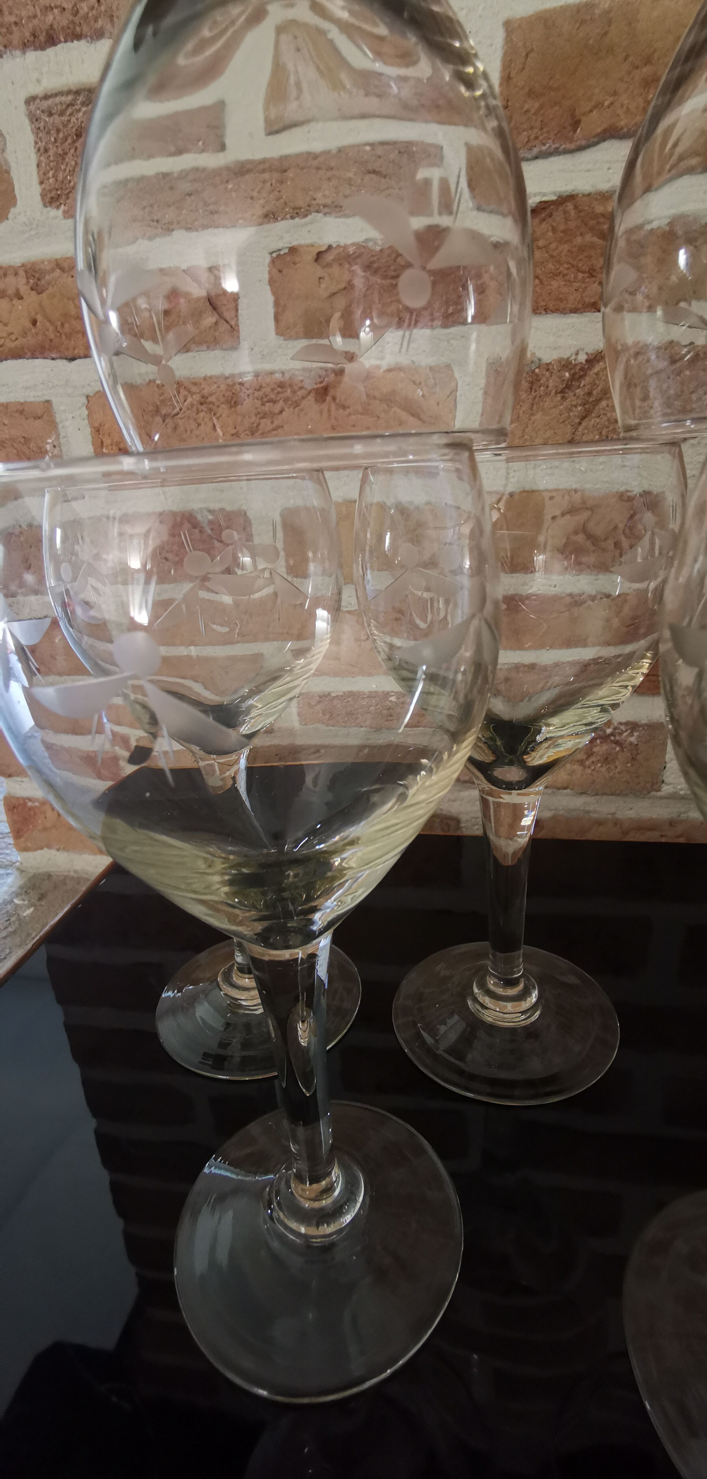 Set of 10 crystal foot "balloon" red wine glasses from the 40s-50s