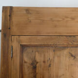 Ancienne armoire en bois massif