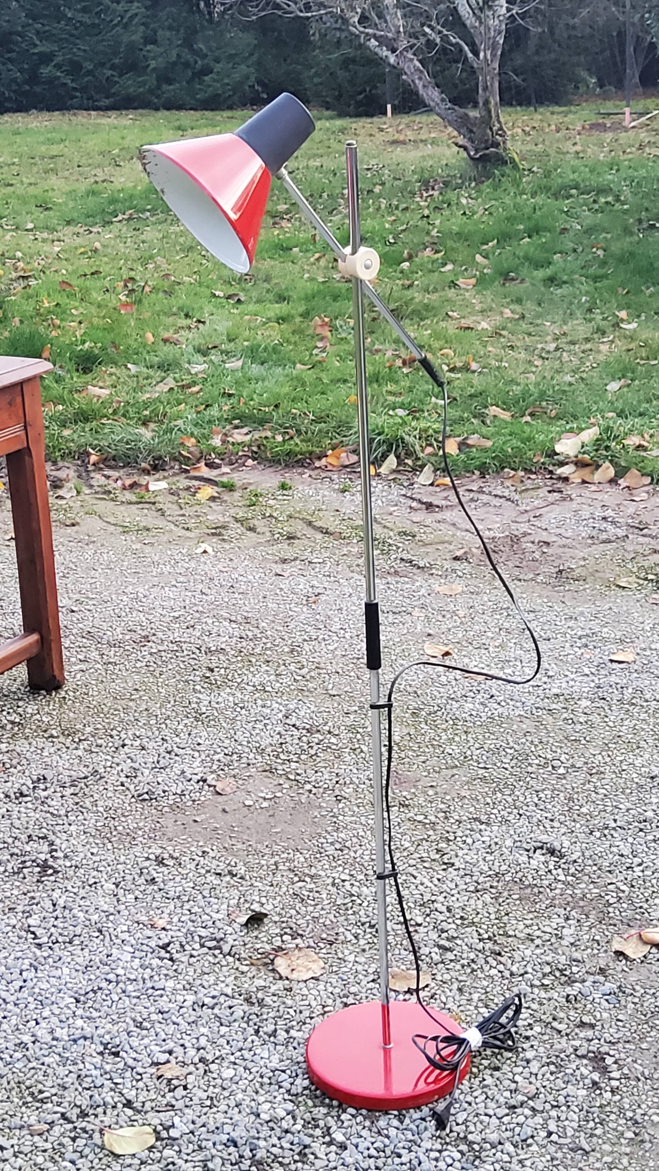 Designer reading lamp from the 70s in chrome and red lacquered sheet metal