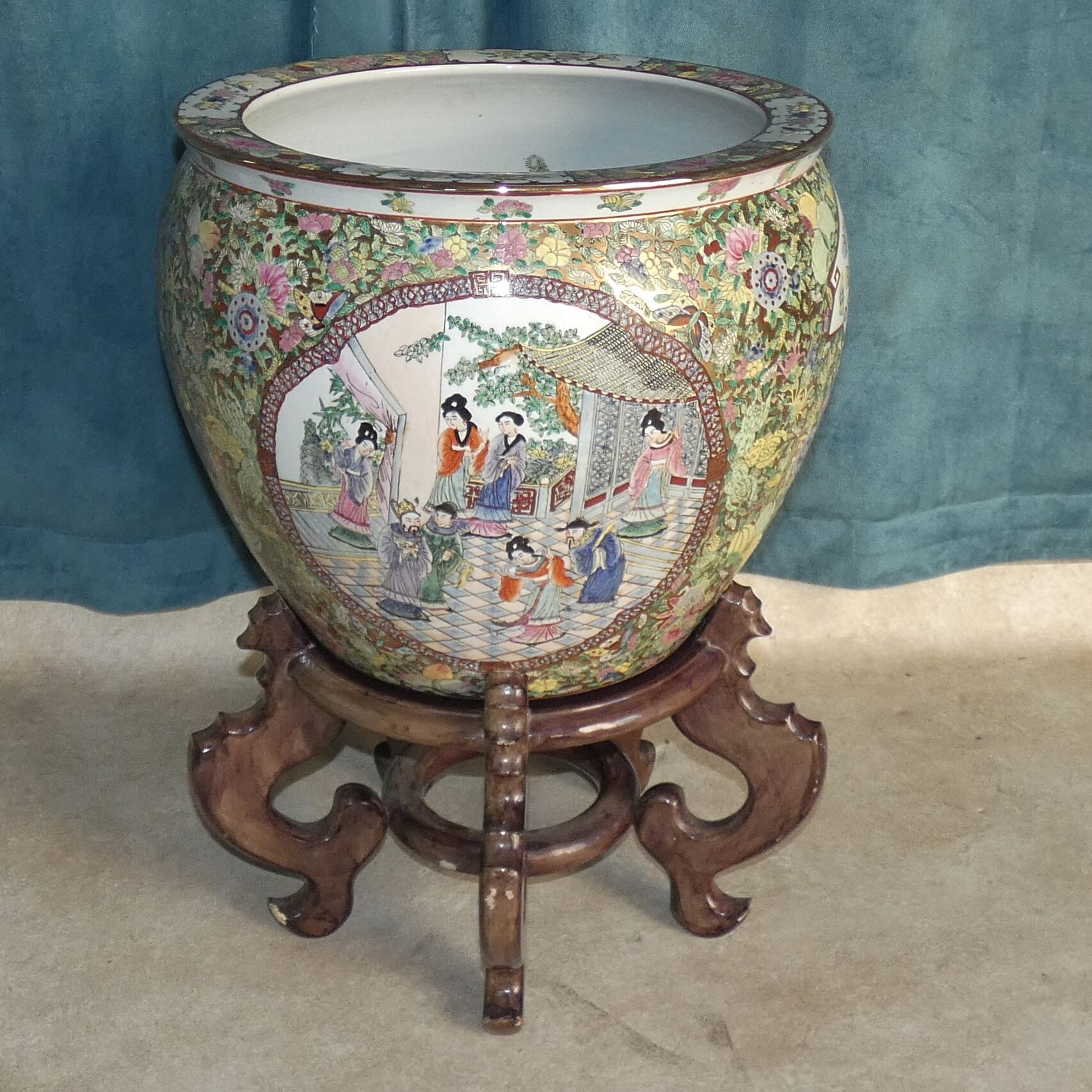 Pot hider or China Porcelain Basin, Rose Family, circa 1970