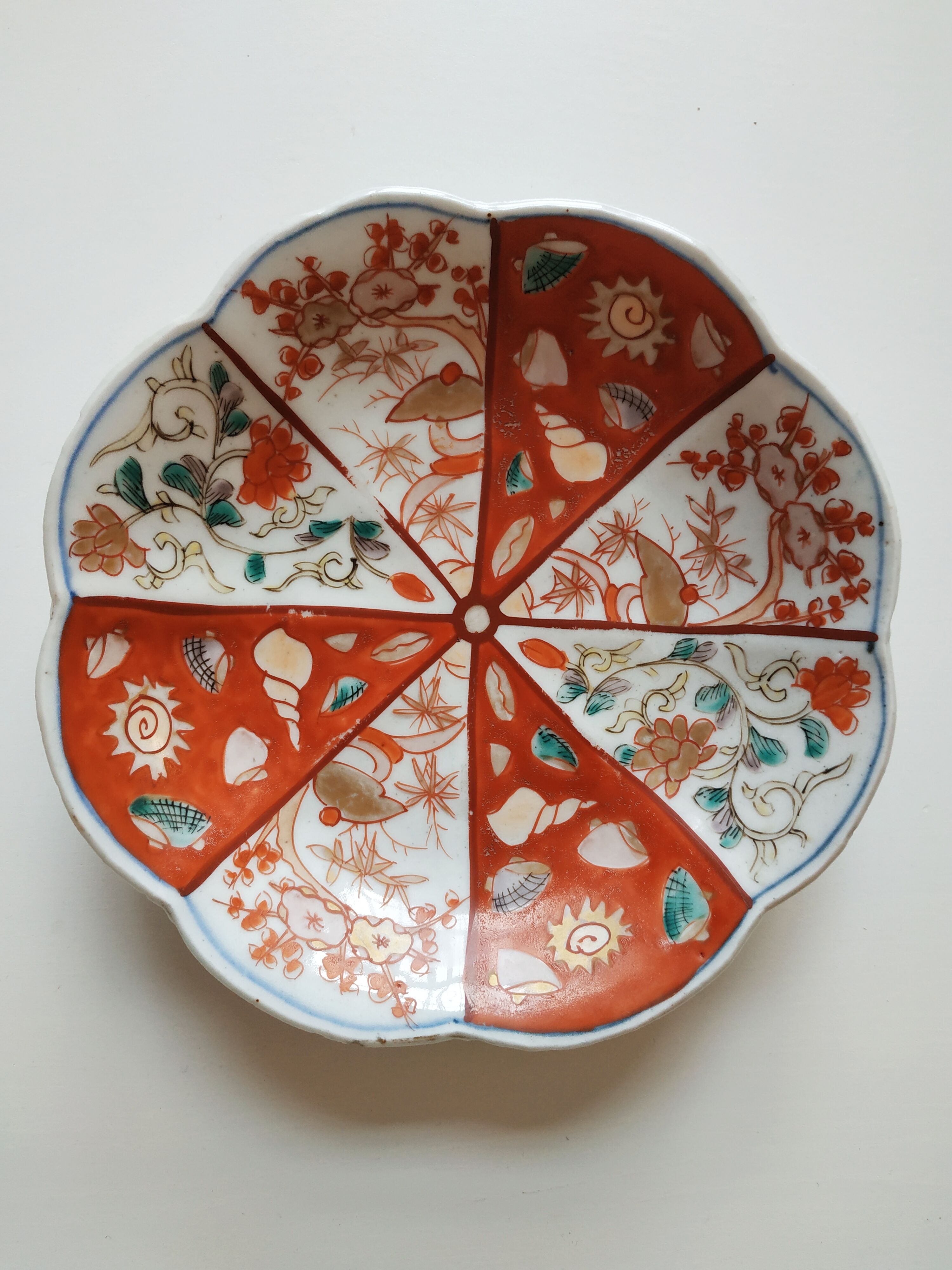 Lot de 4 assiettes Imari, Japon, période Meiji (1868-1912)