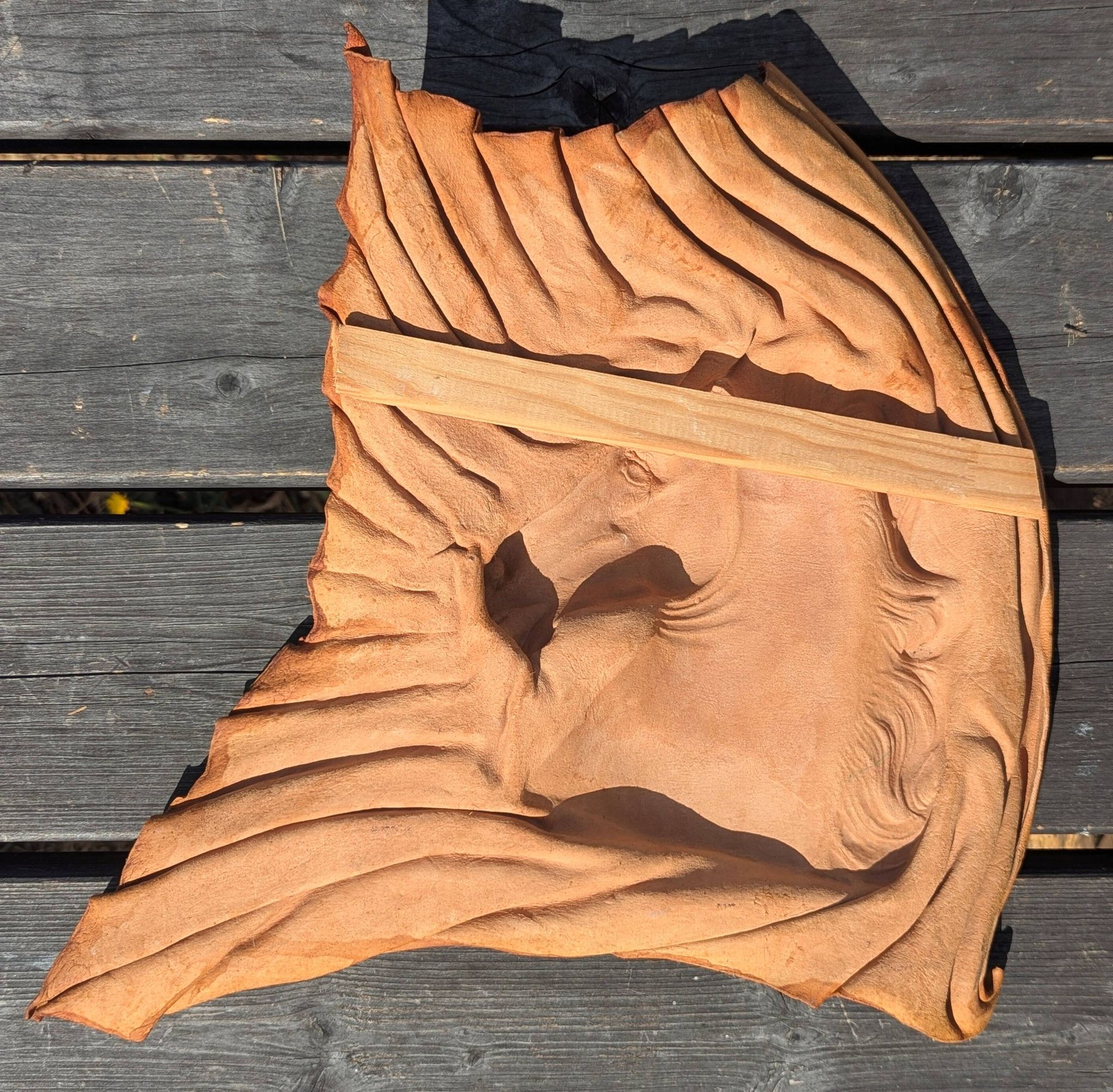 Bas-relief cuir moulé repoussé Tête de cheval 1980's Artisan maroquinier