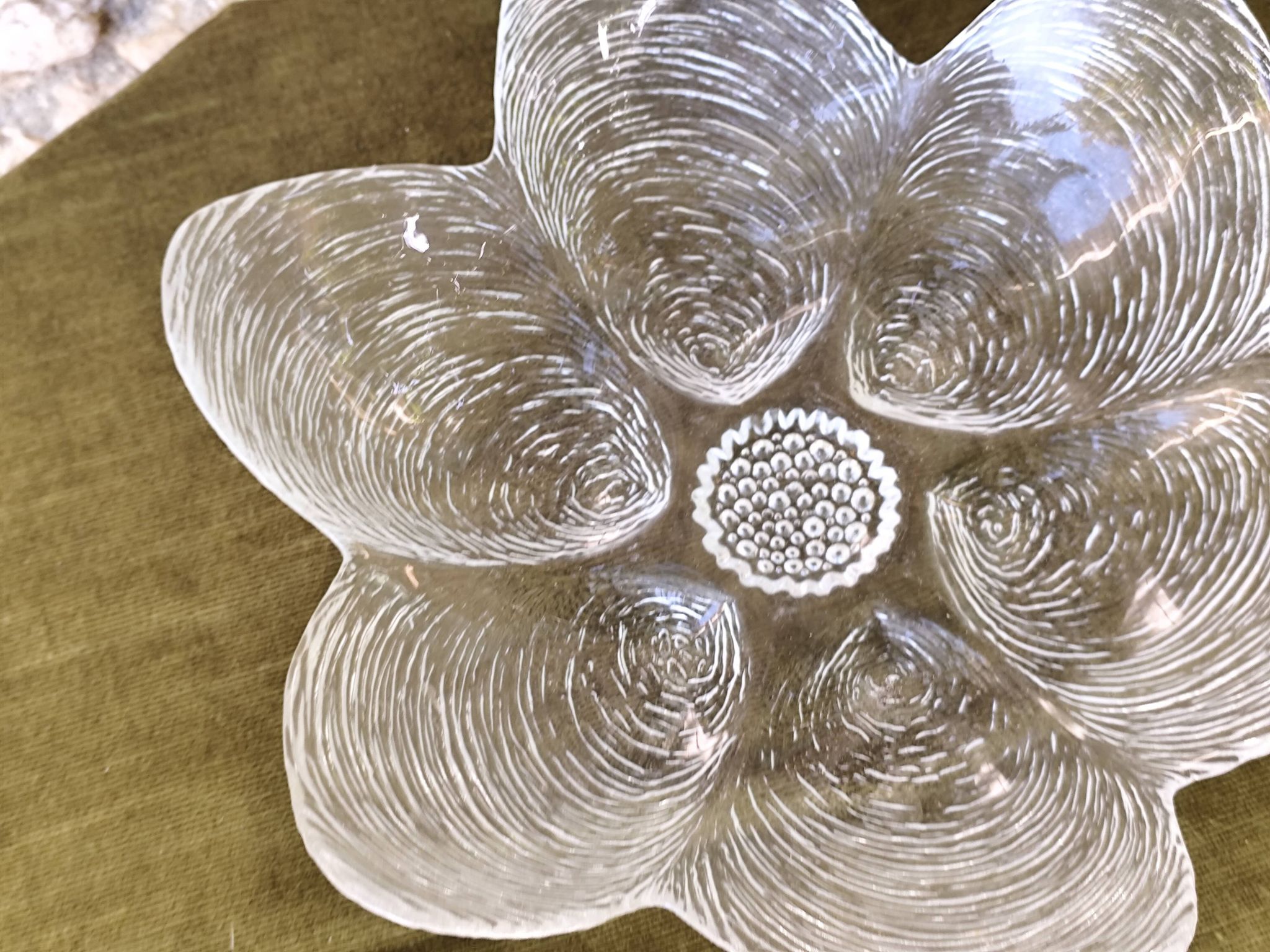Oyster shaped glass salad bowl