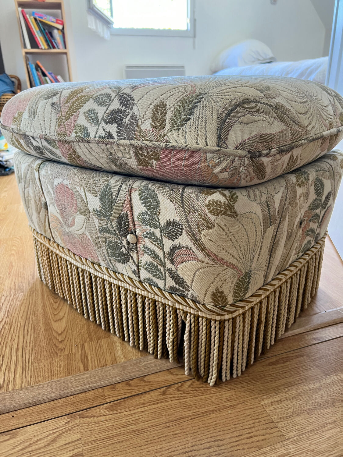 Vintage pouf