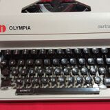 Machine à écrire vintage Olympia Carina 2 années 80