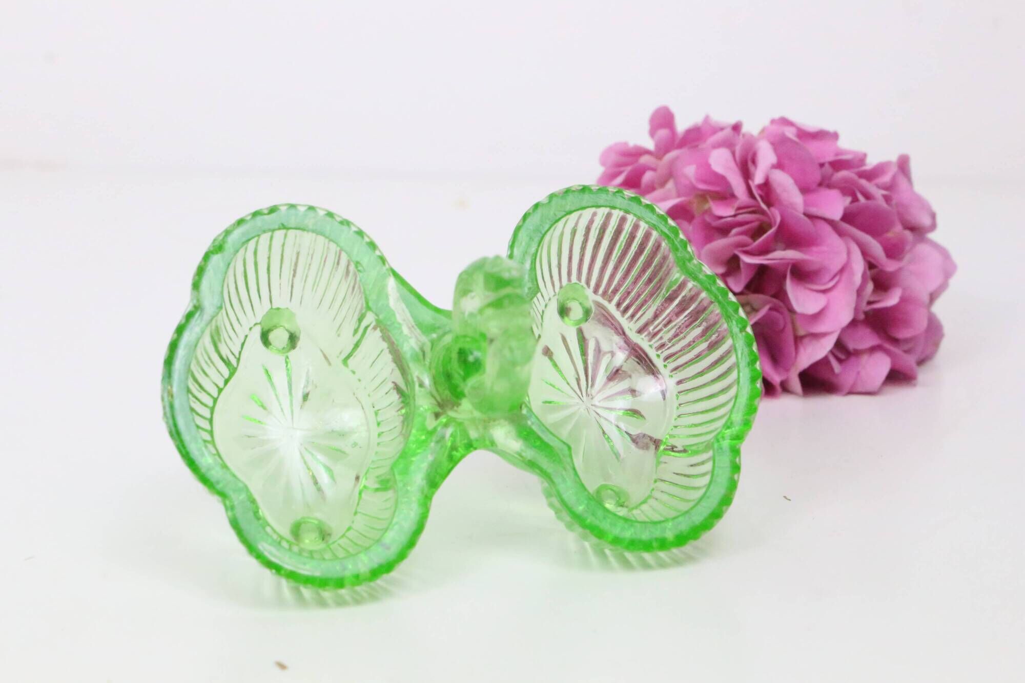 Salt and Pepper Servant in green glass, molded glass, vintage French, authentic