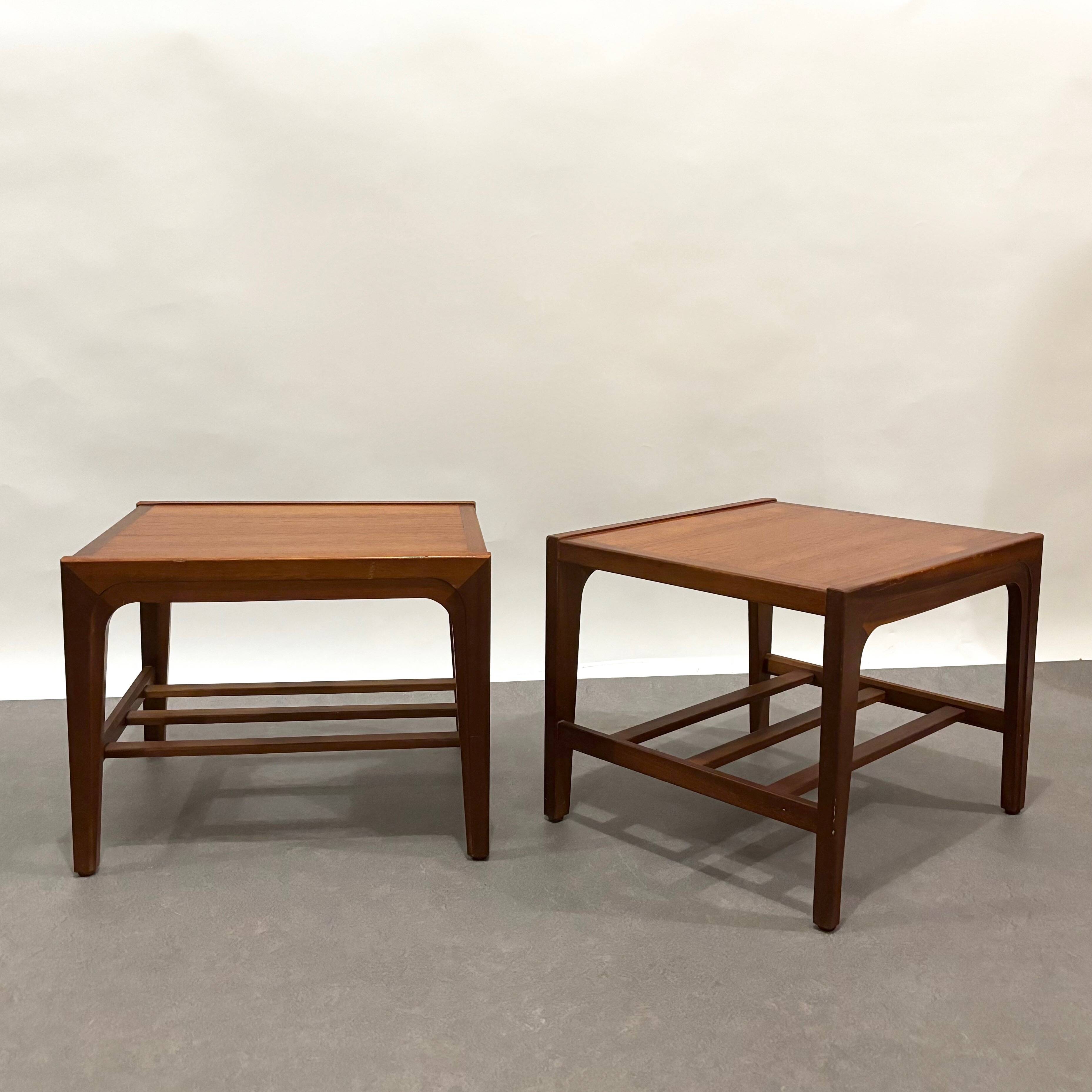 Paire de chevets scandinaves en teck