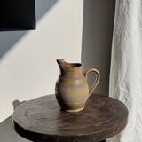 Carafe en grès du Berry beige à frises et motifs géométriques quadrillés