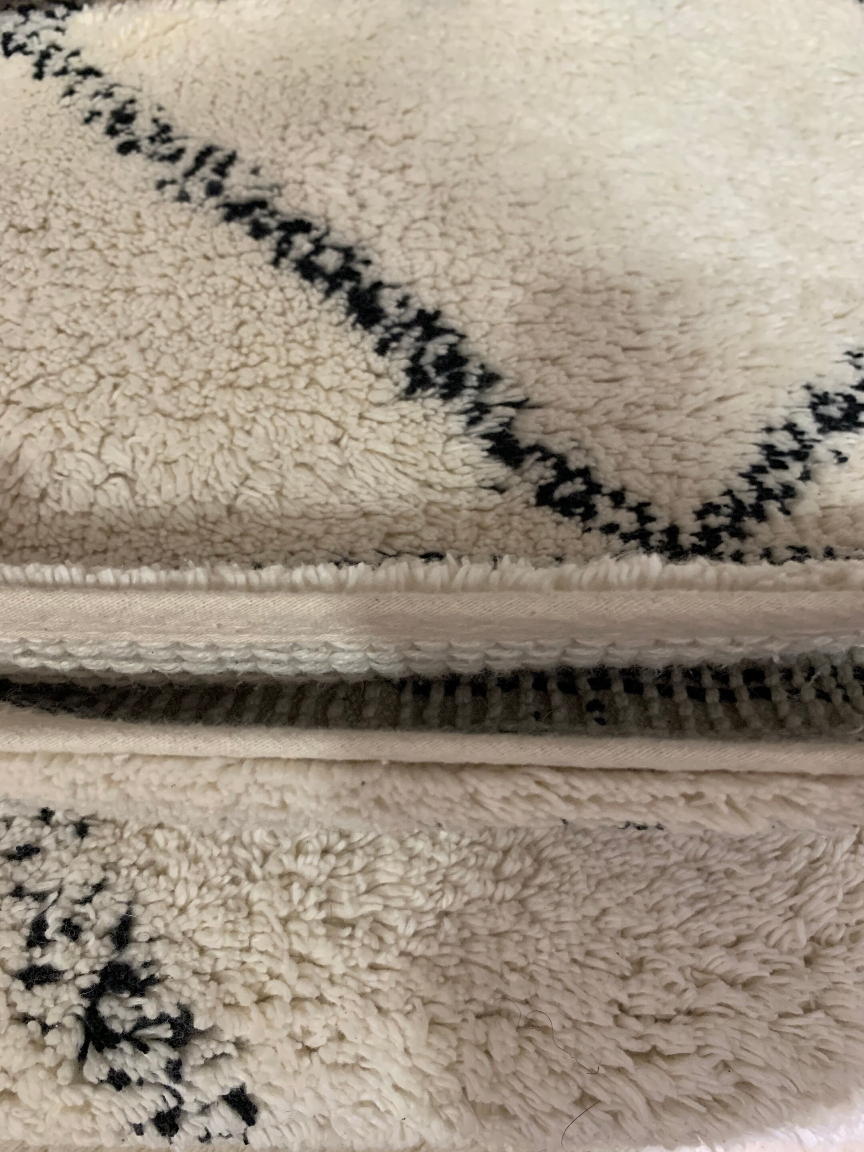 Cotton berber carpet 190 x 290 cm