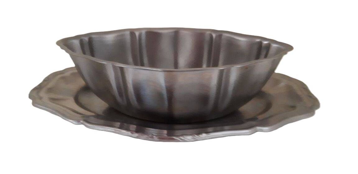 Sauce boat on Guy Degrenne tray