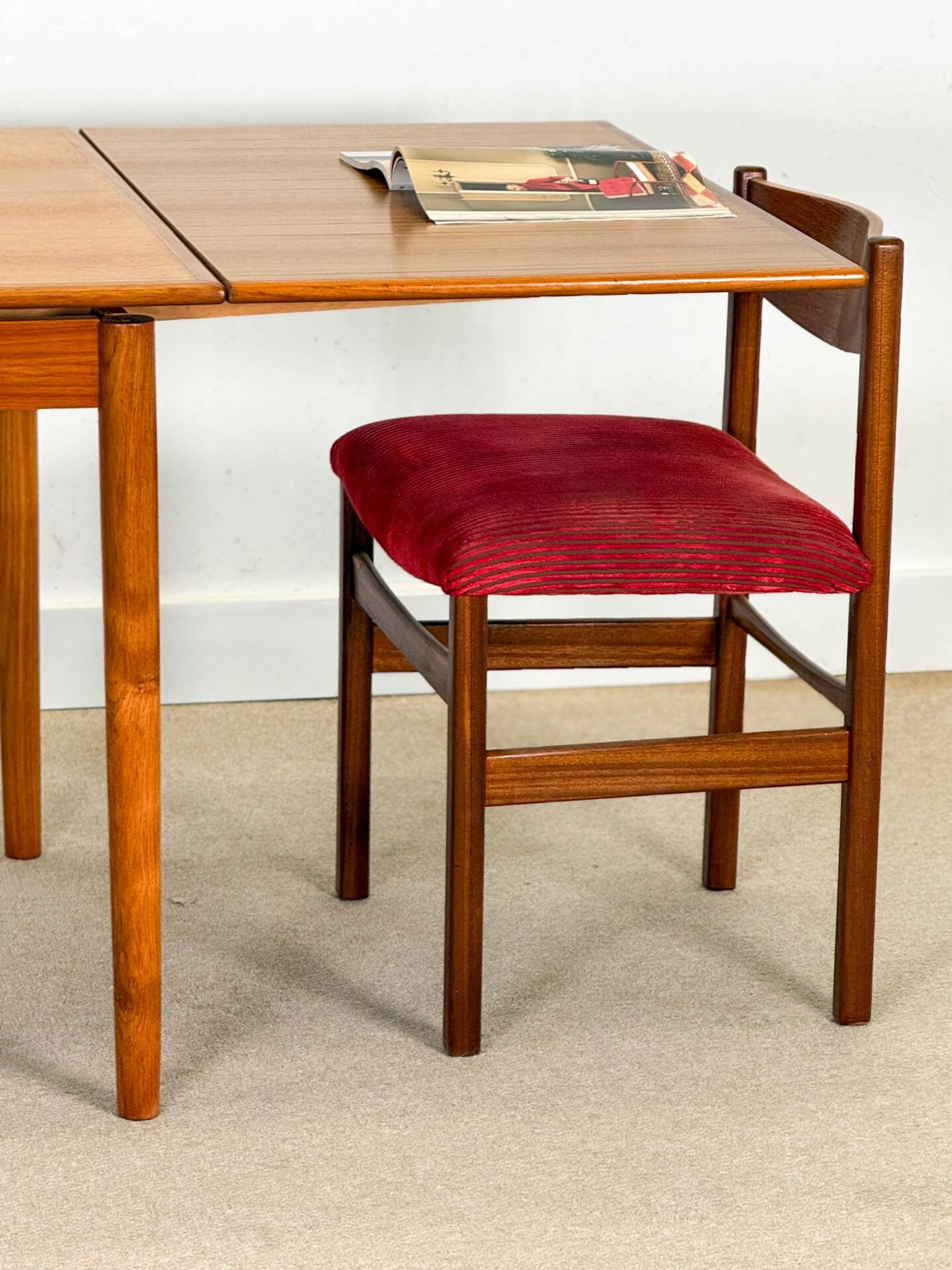 Double extending teak dining table (Made in Denmark 1960)