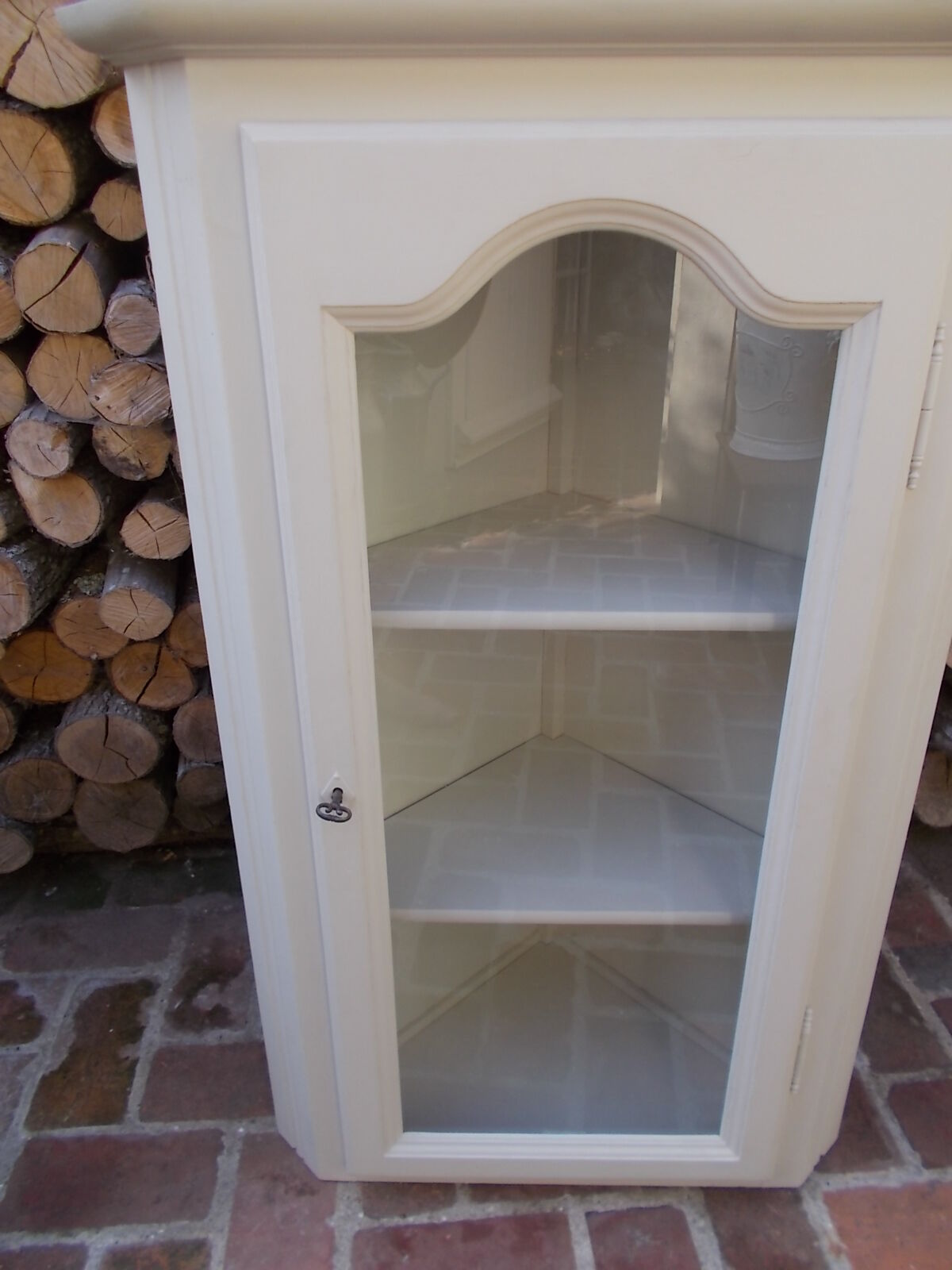 Wooden corner showcase