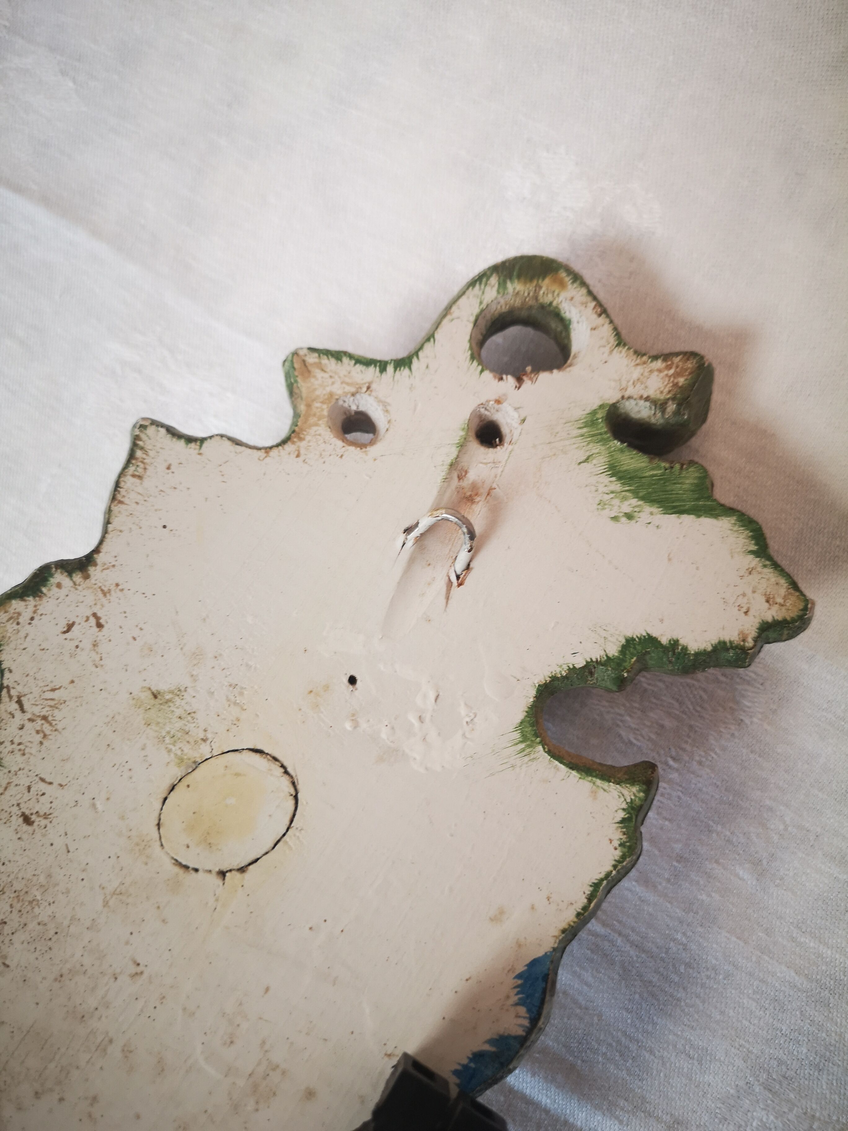 Paire d'appliques en bois sculpté polychrome