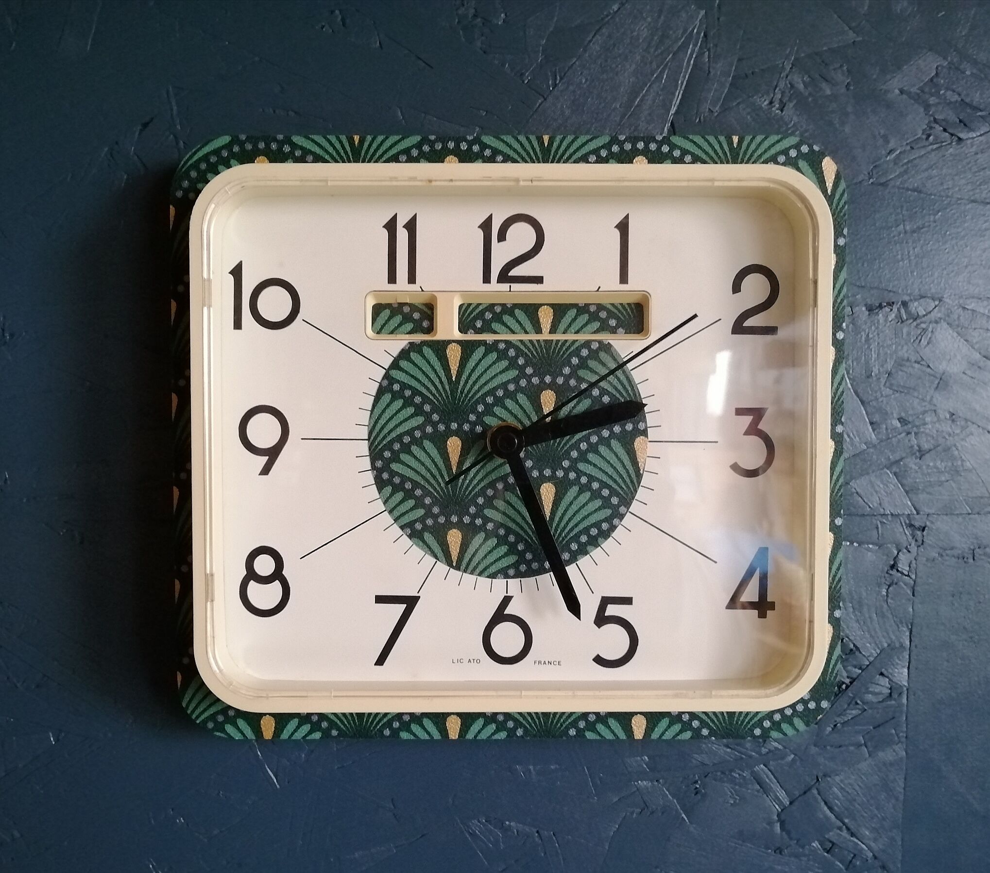 Horloge vintage pendule murale "verte dorée"