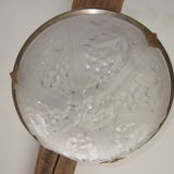 Hanging of 30 years in molded glass