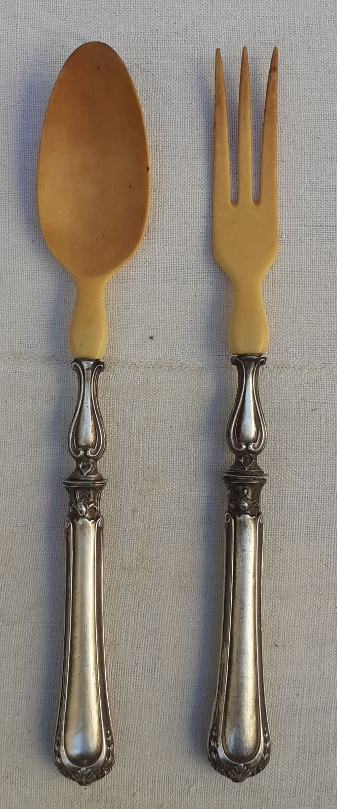 Silver and horned salad covers