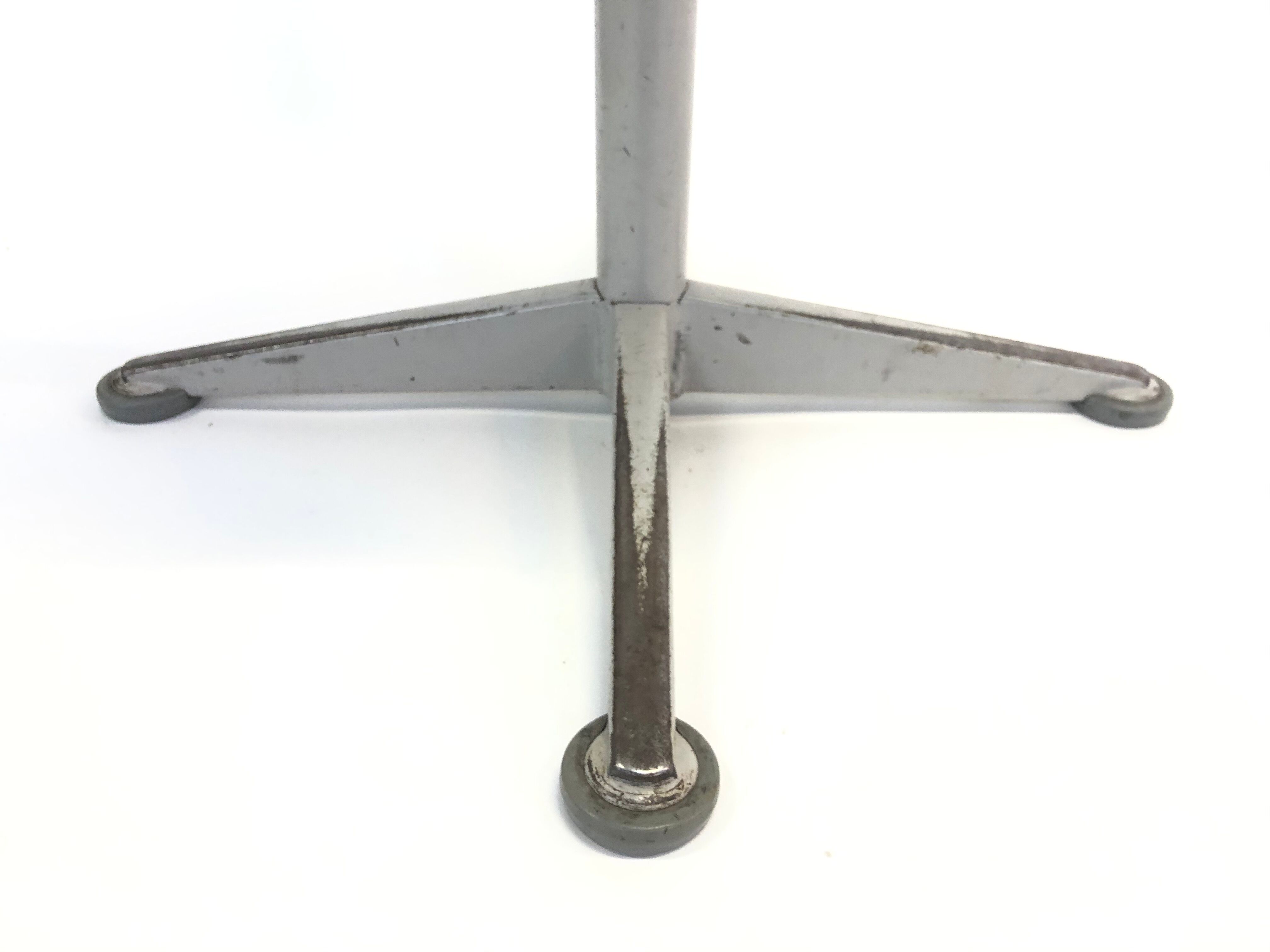 Stool by Friso Kramer Ahrend de Cirkel