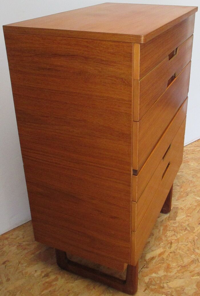 High Uniflex dresser by G.Hoffstead.