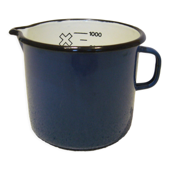 Enameled sheet metal measuring jug