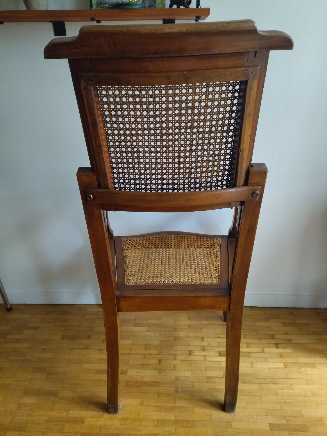 Fauteuil barbier noyer et canage Paris