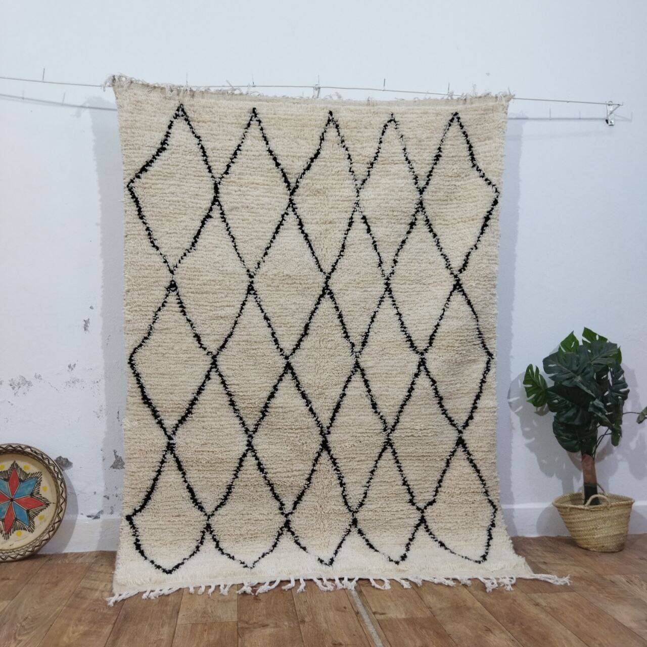 Azilal Berber rug in handmade wool 200 X 140 CM