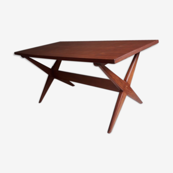 Table scandinave