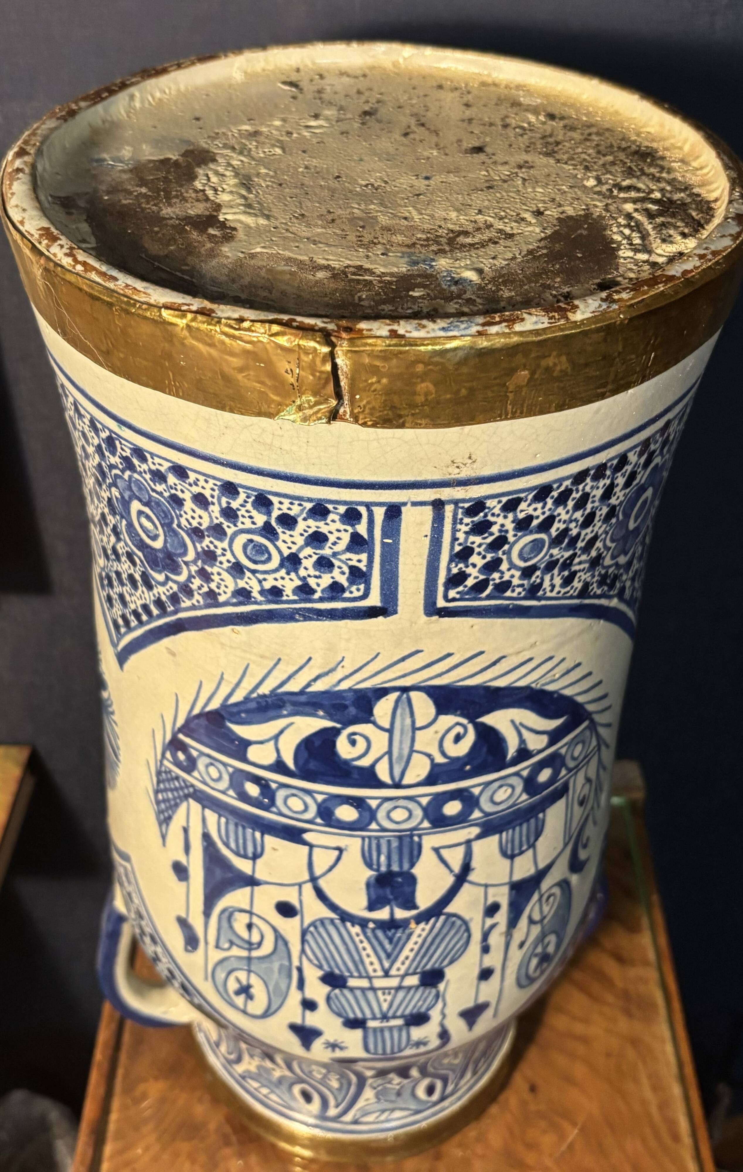 Vintage blue and white Chinese umbrella stand – 20th century H45cm