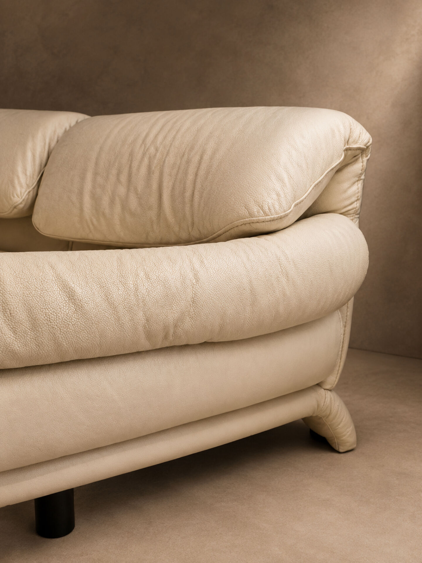 Italian leather buffalo sofa set in ecru – Poltromec Circa 1980