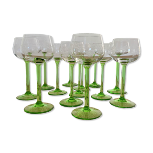 Vente de 13 verres  à - vin