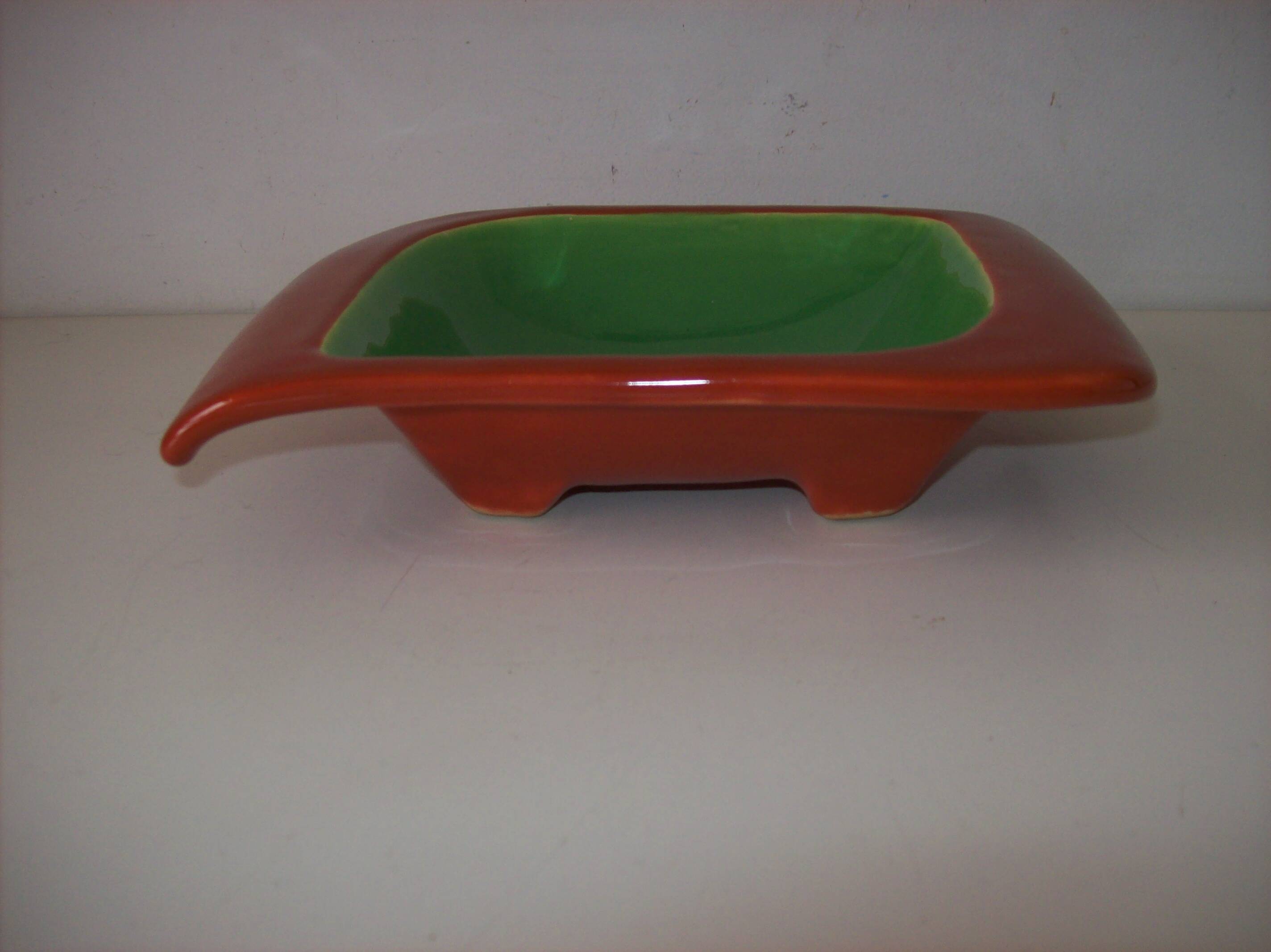 Free-form ceramic catchall