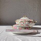 Set of dishes, soup tureen and sauceboat