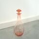 Carafe en verre rose vintage