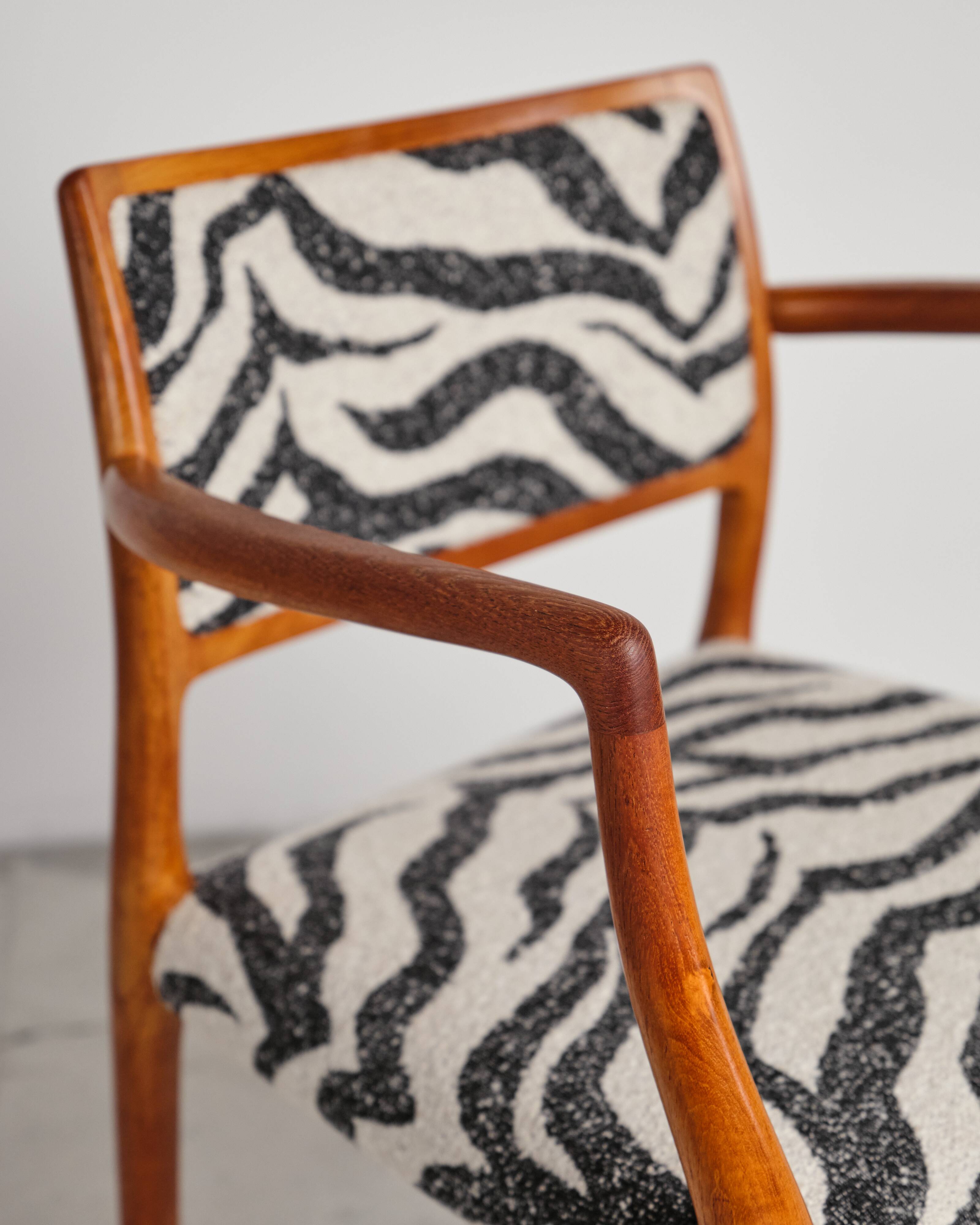 Ensemble de 2 fauteuils danois Niels O. Møller, modèle 65, design du milieu