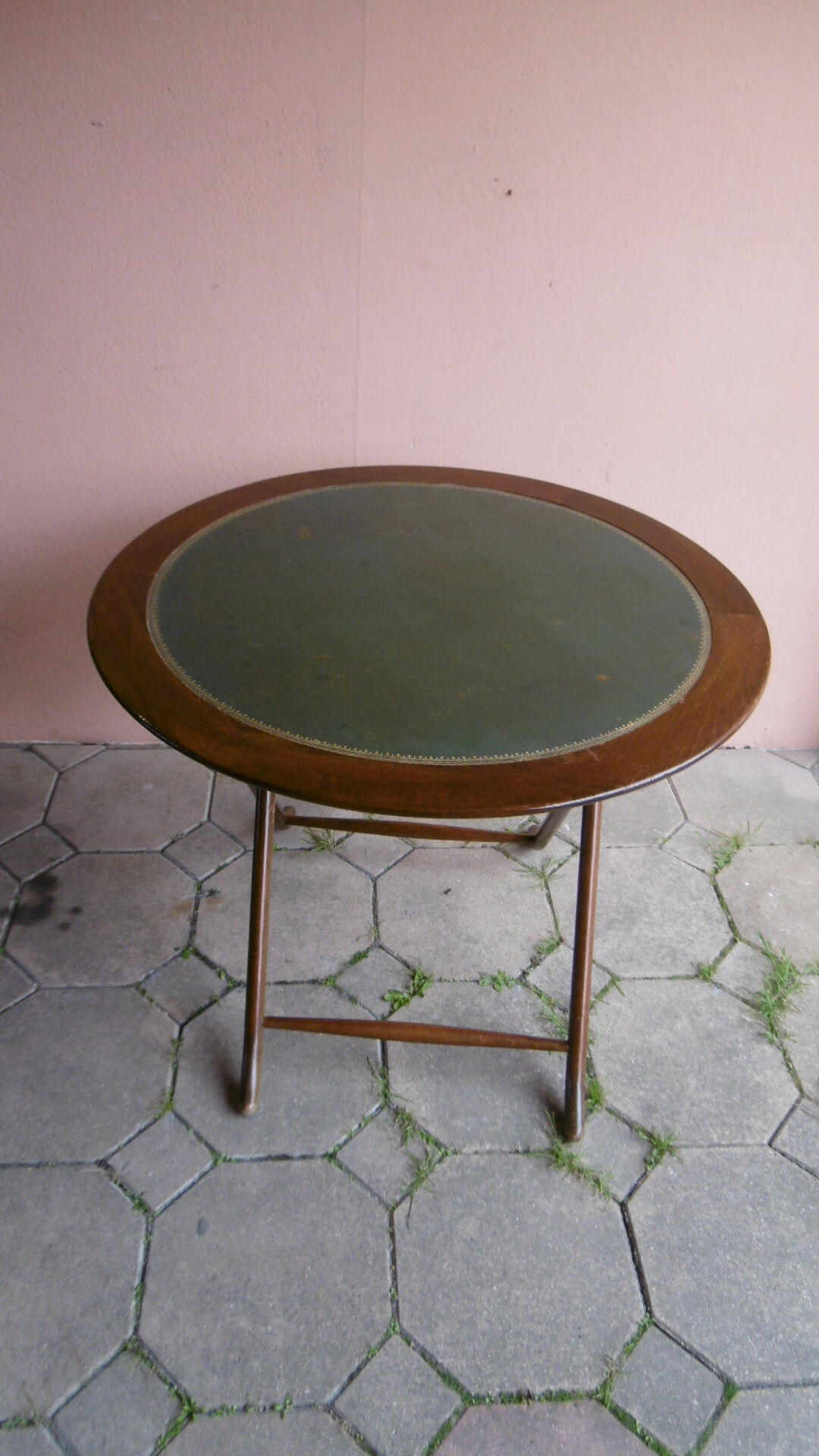 Round and folding bridge table