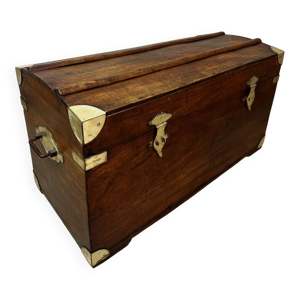 Coffre en camphrier fin