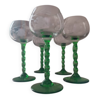 Set of 5 Alsatian liqueur glasses in chiseled crystal with twisted stem
