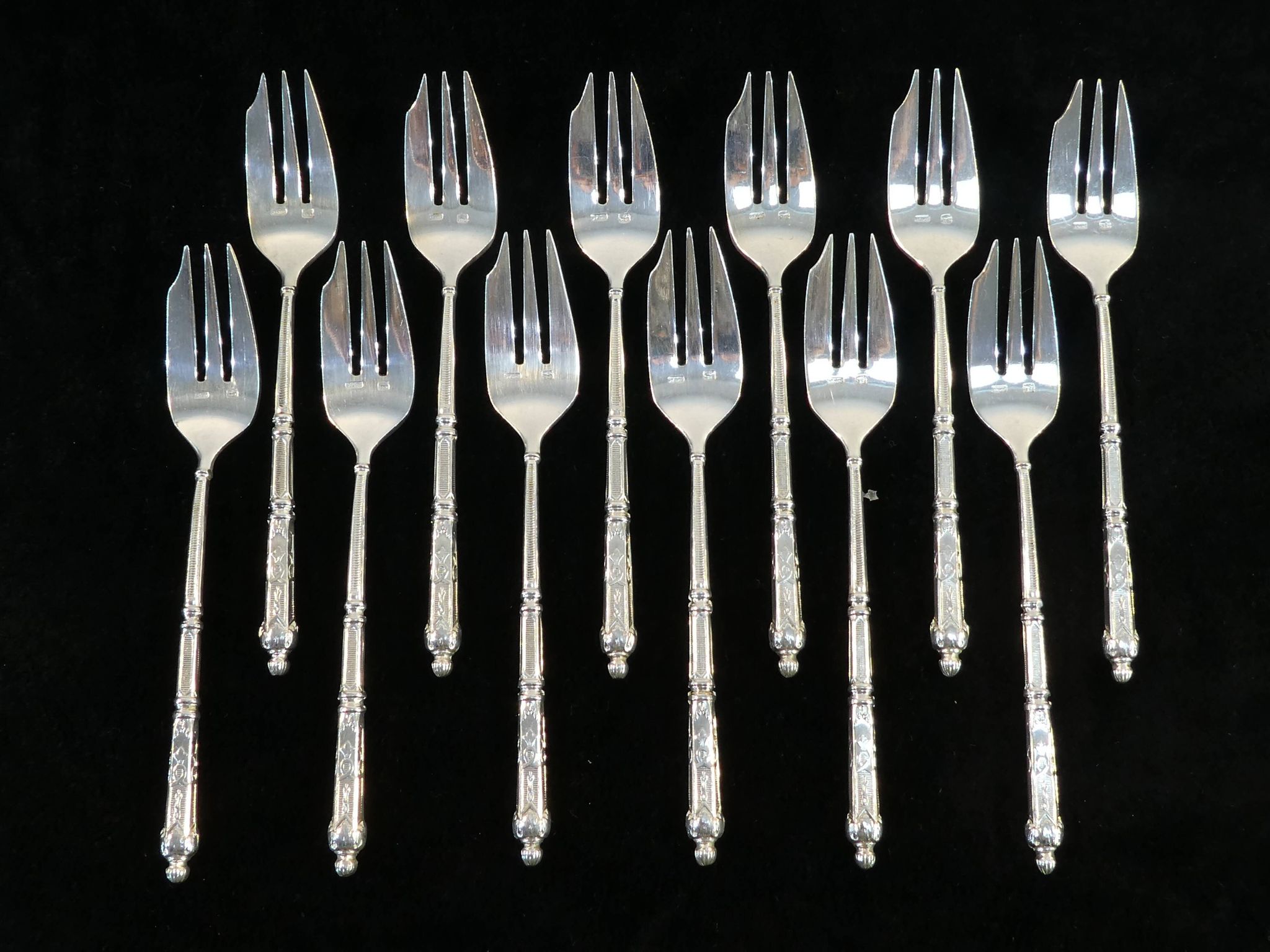 Set de 12 fourchettes a gateaux SFAM en métal argenté manche a la russe