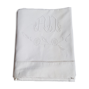 drap monogramme AD brodé