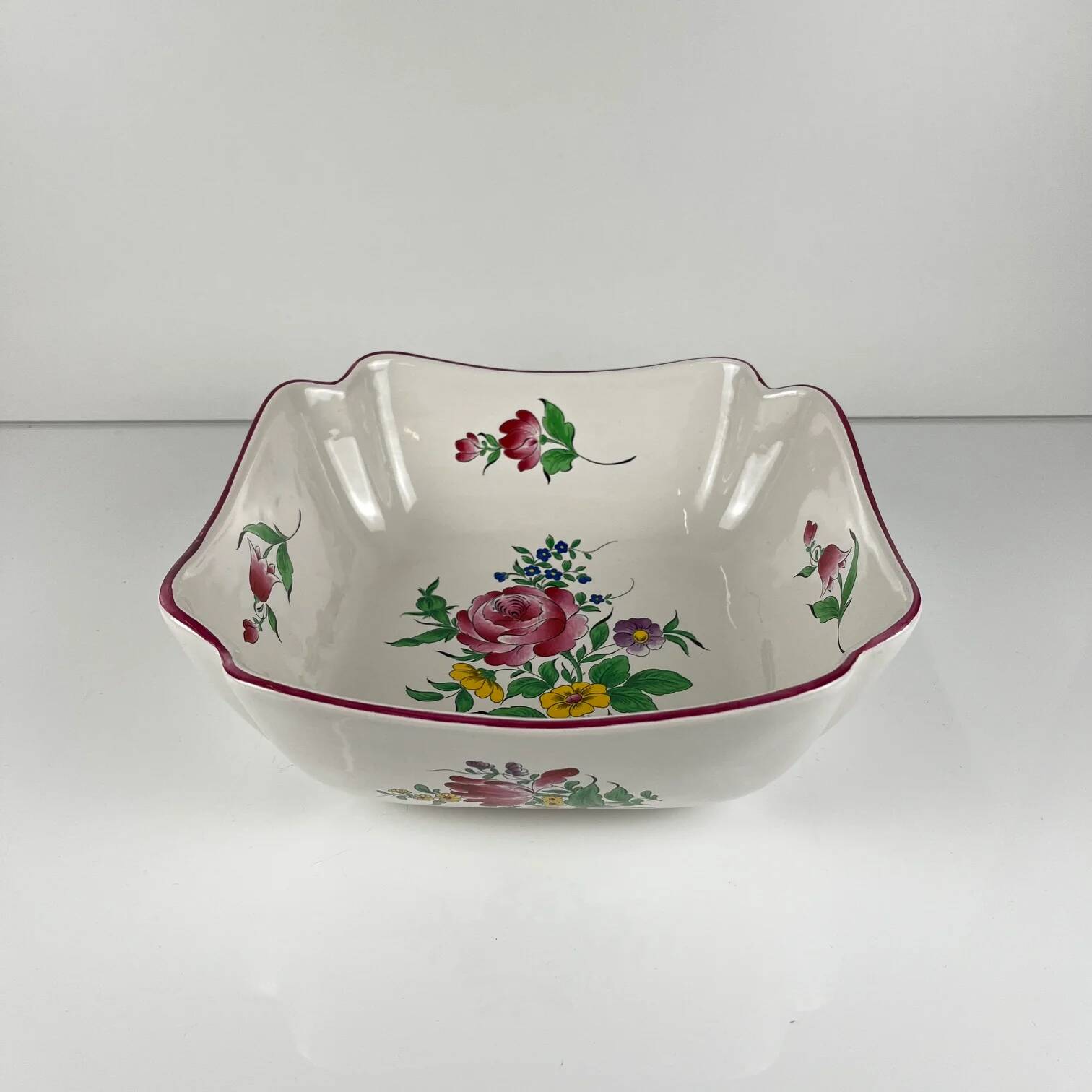 Square salad bowl, lantern model by KG Lunéville, rose pattern.
