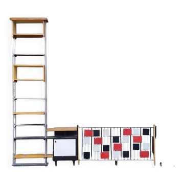 Grand système d'étagères mural vintage des années 1960 en bois et en aluminium, multicolore.